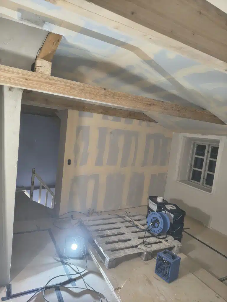 Før maling af førstesal